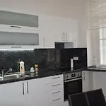 Tiva Downtown Apartman *